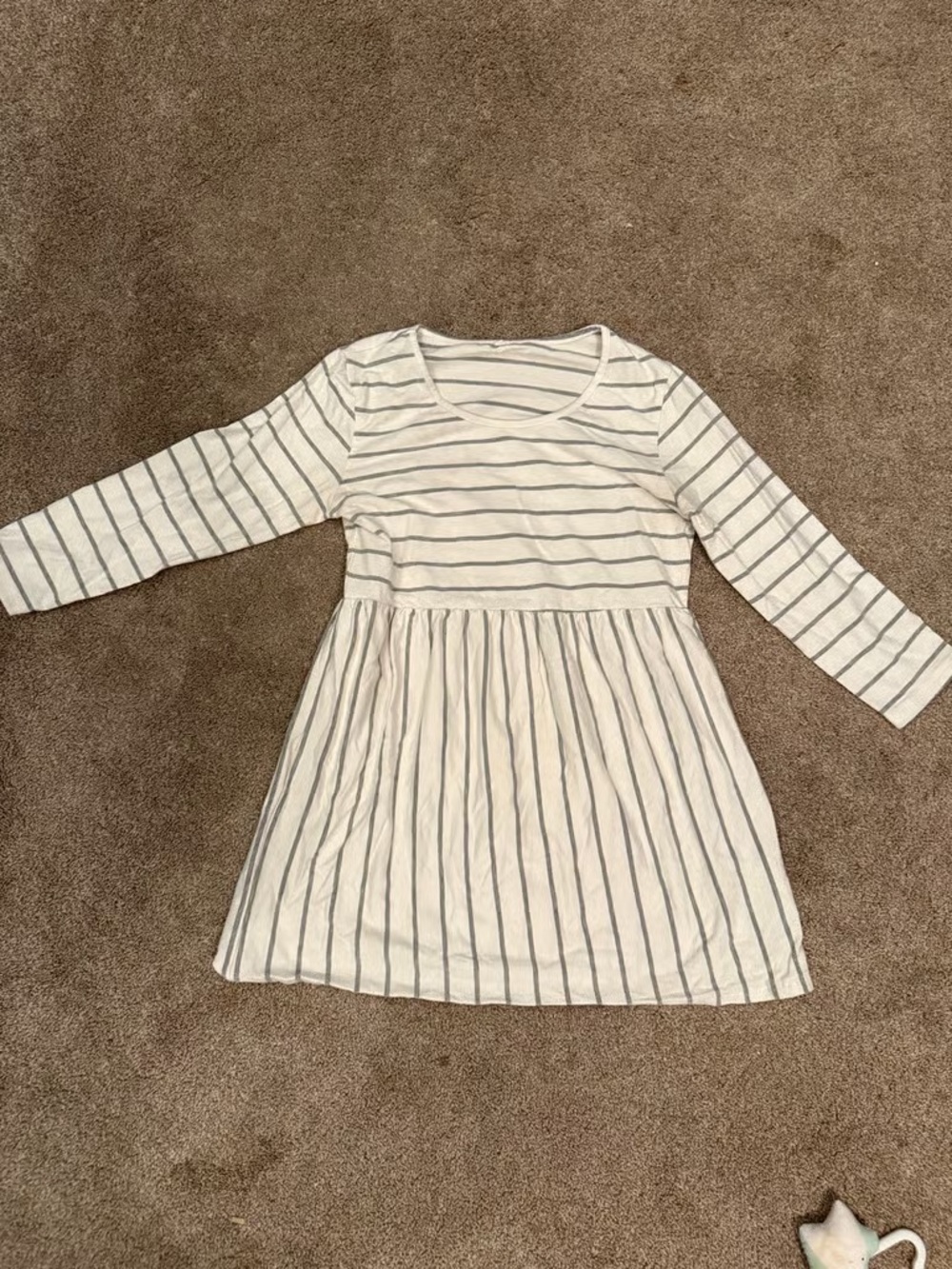 Striped Long-Sleeve Scoop Neck Dress Top in White and Gray
